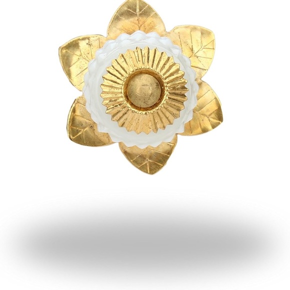 SOLD (2) Sets Crystal White and Gold Floral Drawer Knobs - Picture 5 of 12